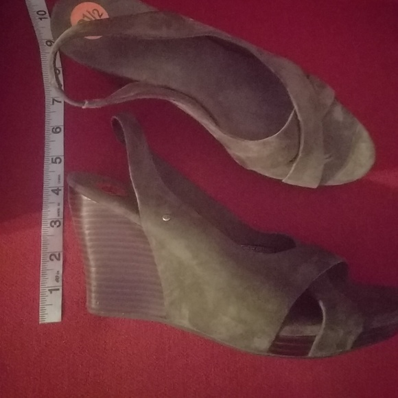 NWOT UGG Wedge Sandal - Picture 7 of 7